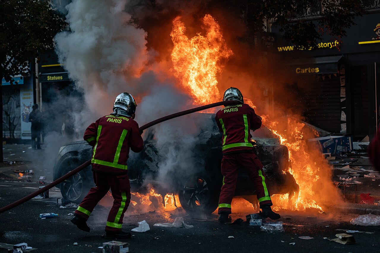 Paris firefighters extinguish a burning car near Boulevard Voltaire on 17 October 2026